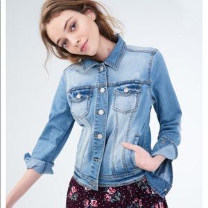 SERIOUSLY STRETCHY LIGHT WASH DENIM JACKET